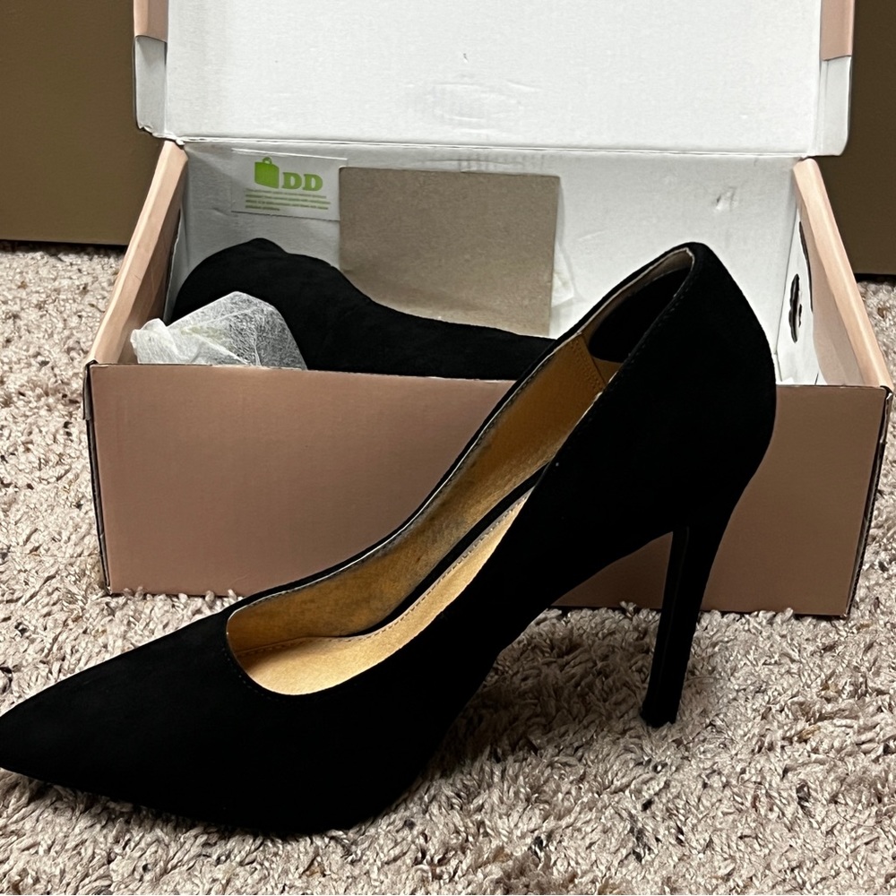 Olivia Ferguson pump heel. Size 10. Color black. Heel height ~4.5inches